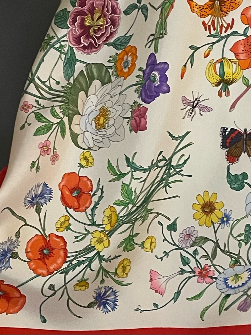 Coveted Gucci Flora Accornero Silk Scarf 34 In Very Good Condition - Picture 7 of 10